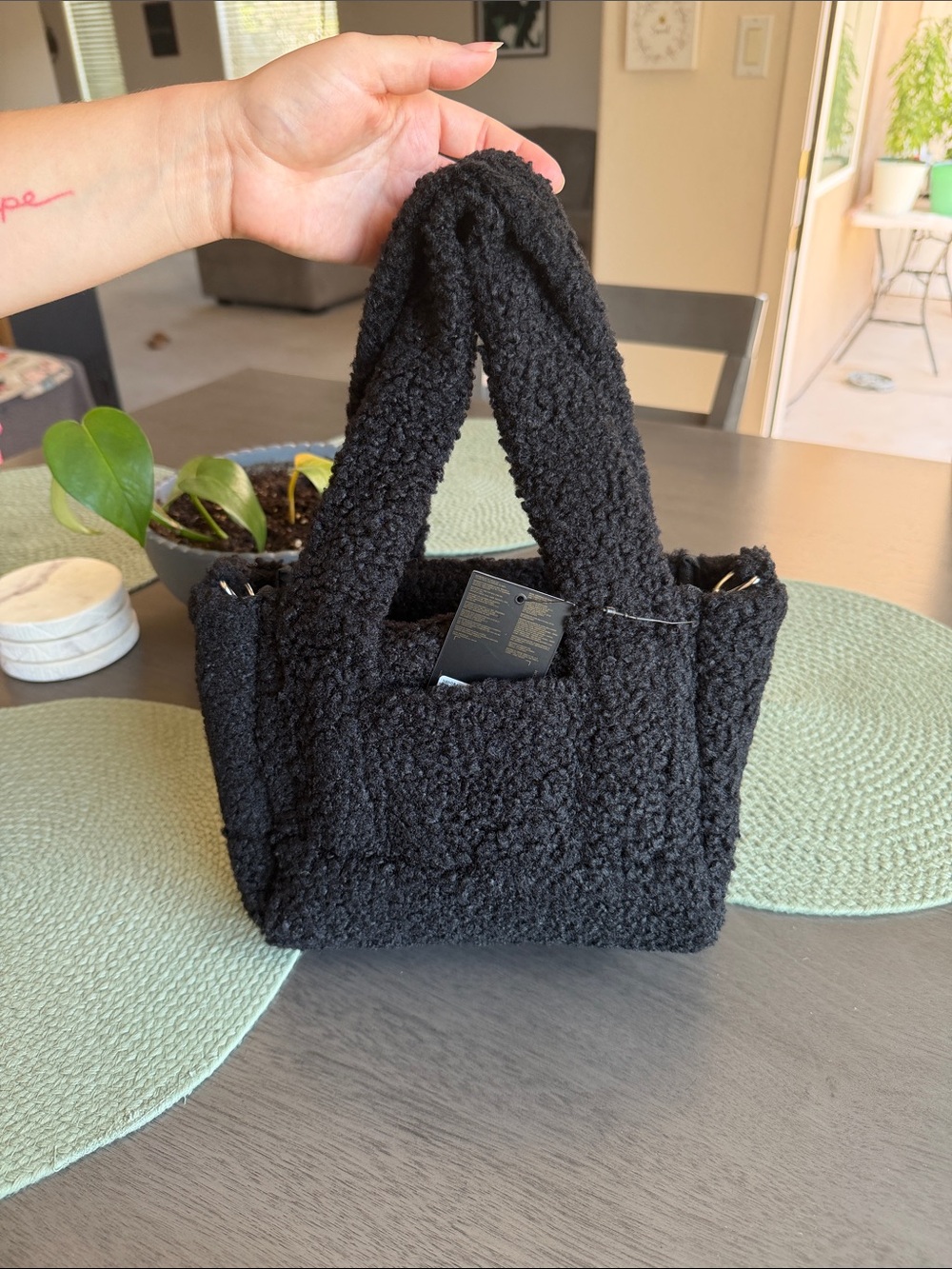Forever21 Women's Black Sherpa Tote Bag - Cozy Everyday Handbag
